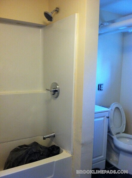 Building Photo - 79 Pleasant St