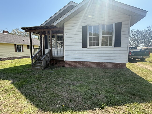 Building Photo - 85 E 3rd St NE