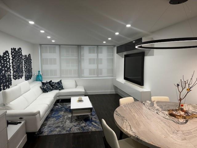 Building Photo - 5401 Collins Ave