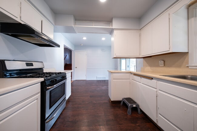 Building Photo - 445 Walnut Ln