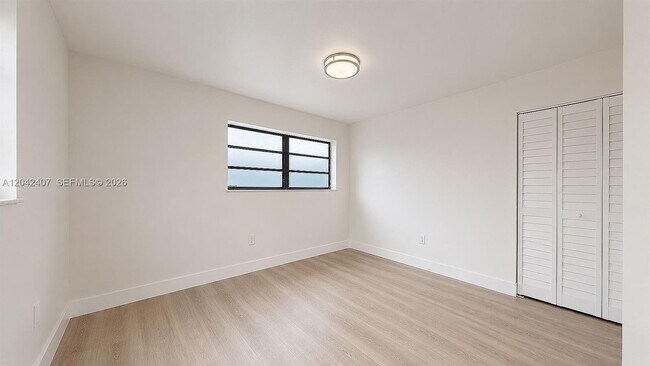 Building Photo - 1670 W 42nd St