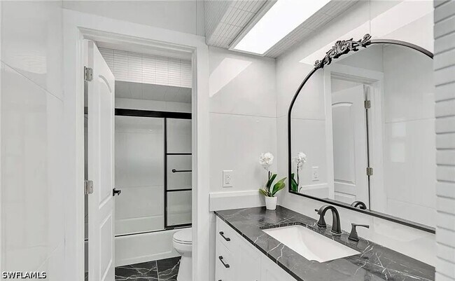 Building Photo - 4500 1st Ave NW