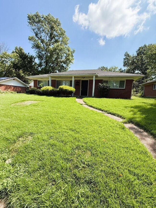 Building Photo - 4 Bedroom Home for Rent in University City!
