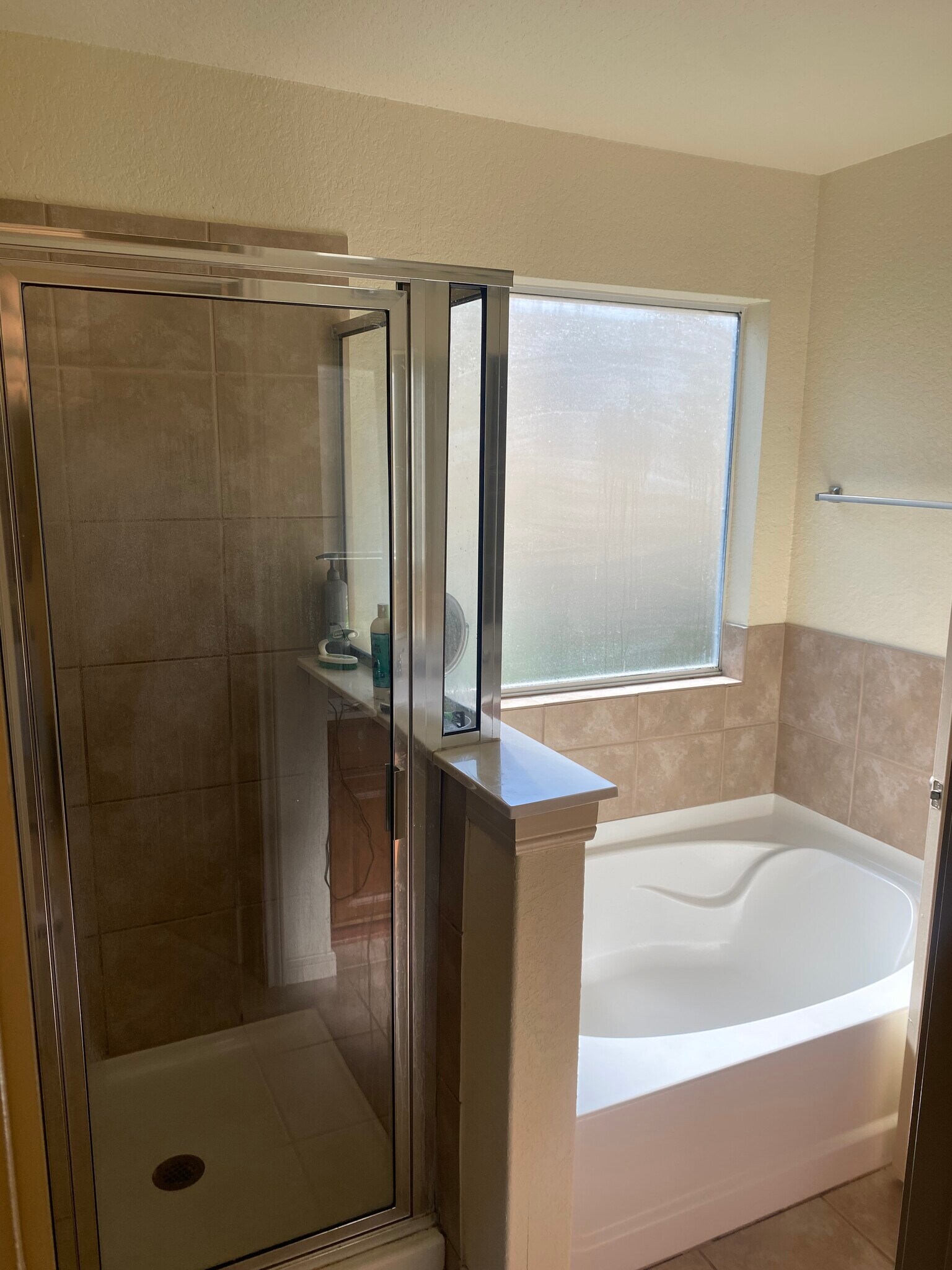 Main bathroom - 7931 Sterling Mnr