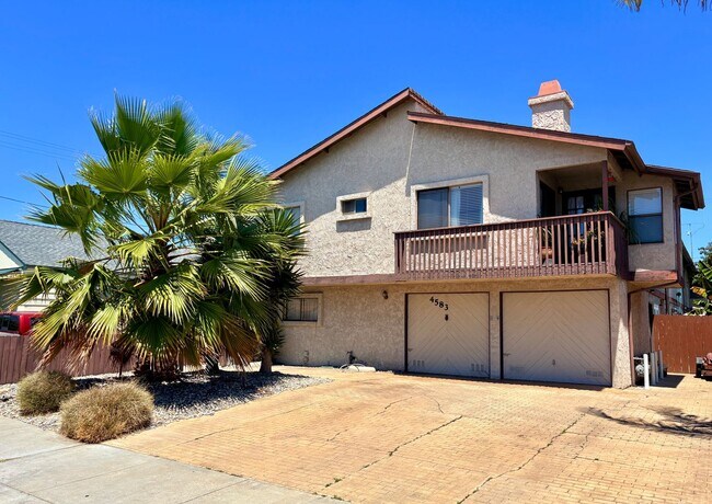 Building Photo - Amazing Two Bed 1.5 Bath Condo - University Heights - Garage & Driveway Parking