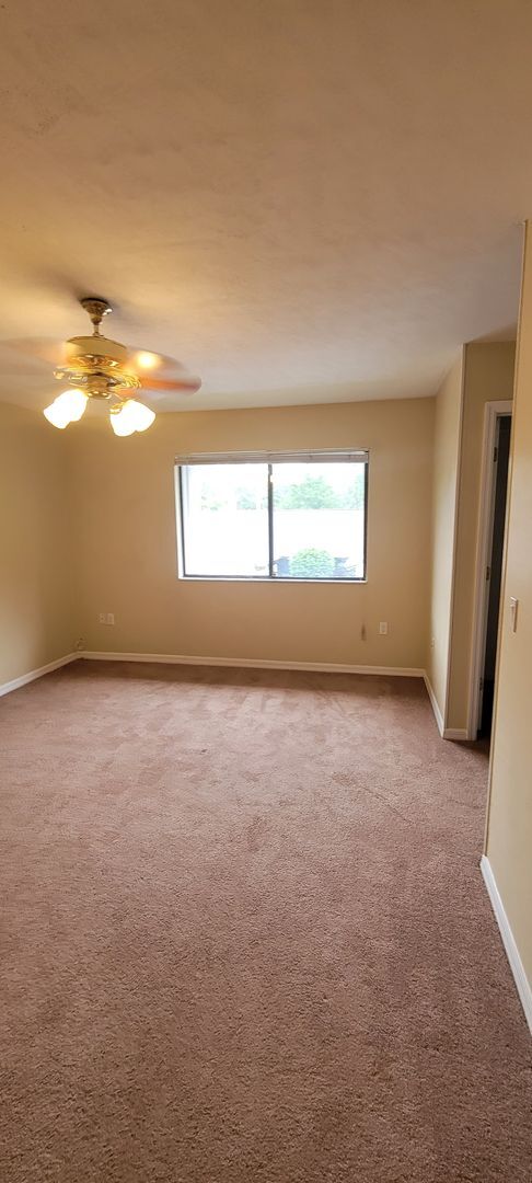 Building Photo - 2/2.5 Townhome Mile Run