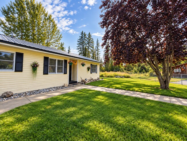 Building Photo - 35920 Dawn Dr