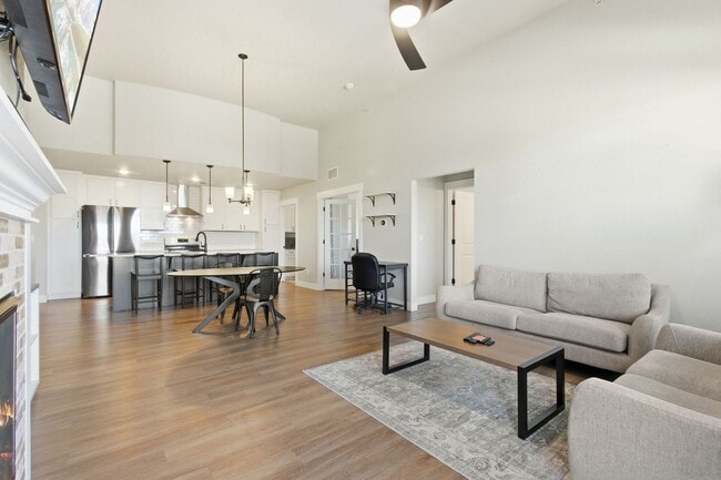 Building Photo - Bright and Modern Condo in Ideal Location with Detached Garage