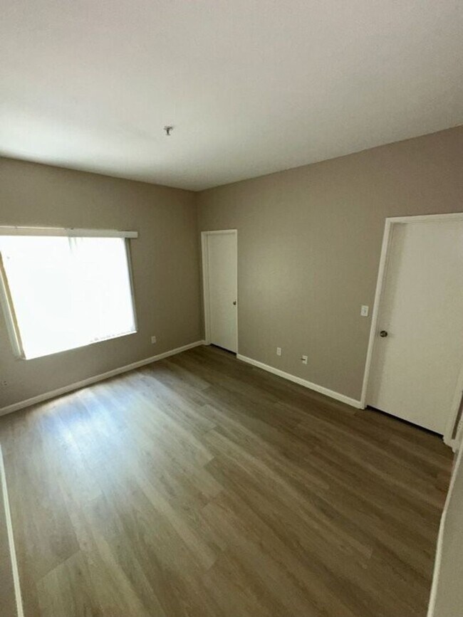 Building Photo - Nor Cal Realty Inc, 3 bedroom 3 bath townhouse with 2 car garage