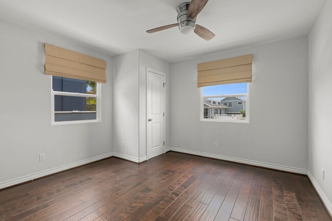 Building Photo - Crown Point 4Bed 3Bath (2 Primary suites) ...