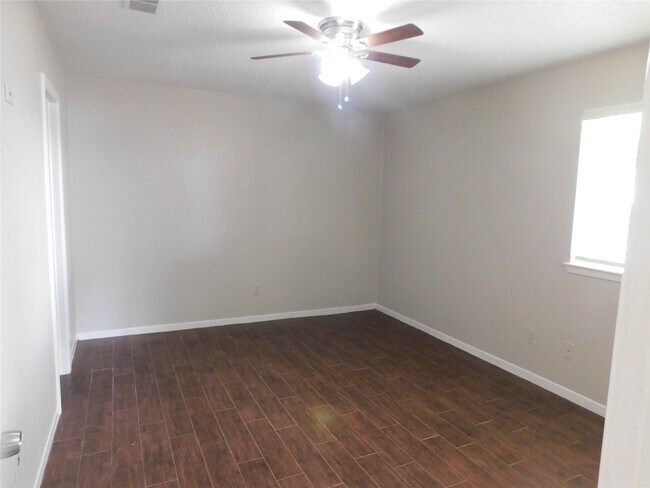 Building Photo - 4403 Alamo Ave