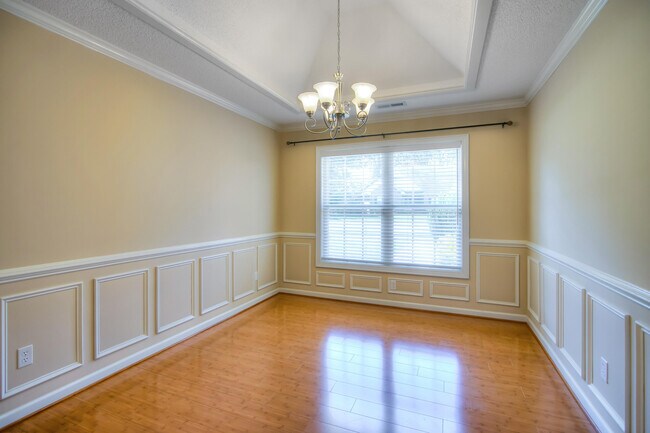 Building Photo - 3165 Foxcroft Cir