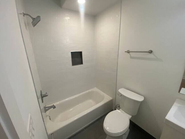 Building Photo - 725 N 39th St