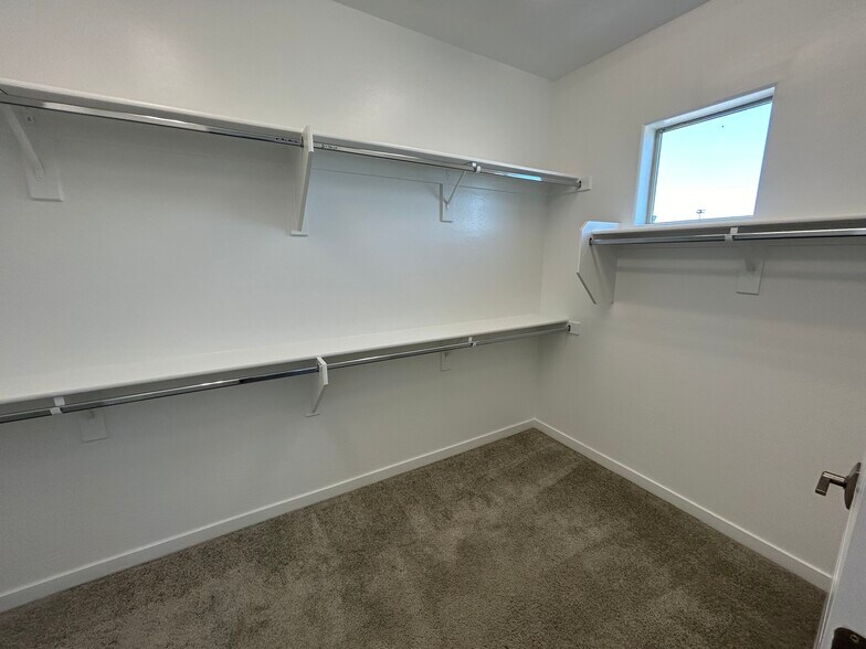 Building Photo - 4146 S Columbus Dr