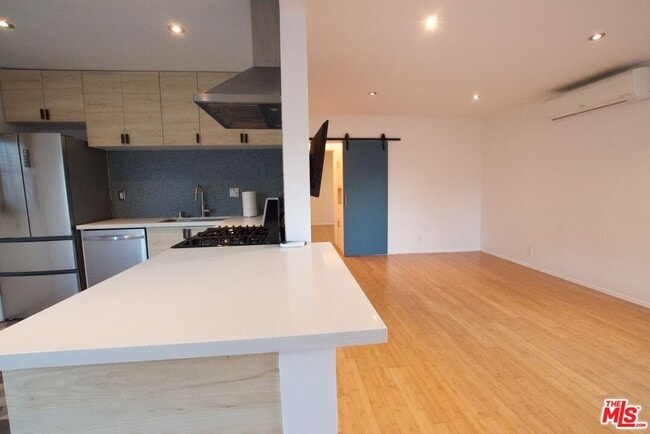 Building Photo - 2341 Meadowvale Ave