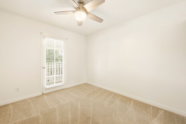 Building Photo - Remodeled 3bd/2.5bath steps from beaches, Racetrack, and Cedros Design district