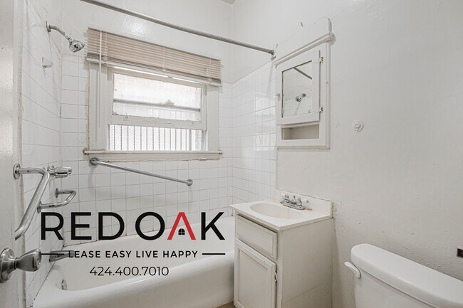 Building Photo - 746 S Coronado St