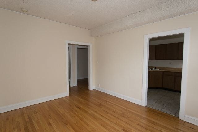 Building Photo - 3522 N Racine Ave