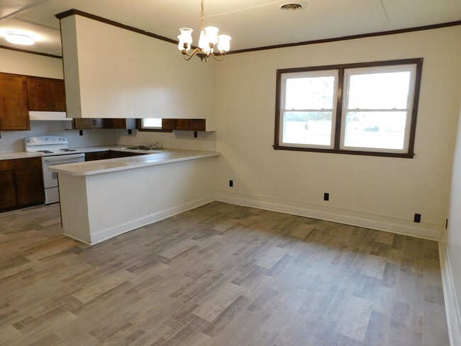 Building Photo - Newly Renovated 3 bedroom, 2 bath home