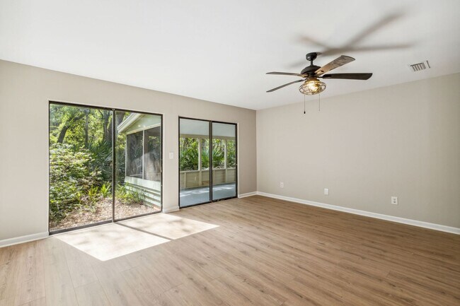 Building Photo - Mariners Walk - Easy walk to the beach