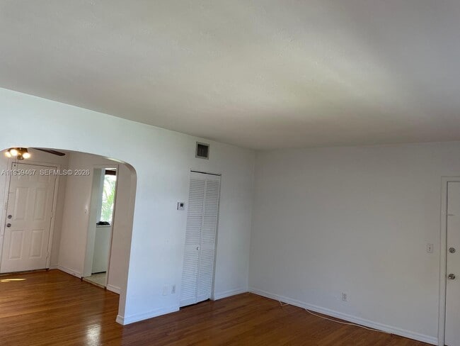 Building Photo - 530 SW 10th St