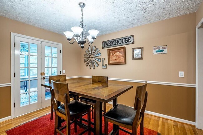 Building Photo - 465 Dobbs Rd