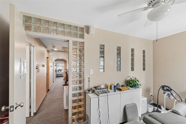 Building Photo - 714 E Park Ave