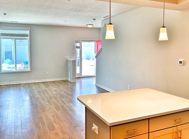 Building Photo - 327 NE Otter Dr