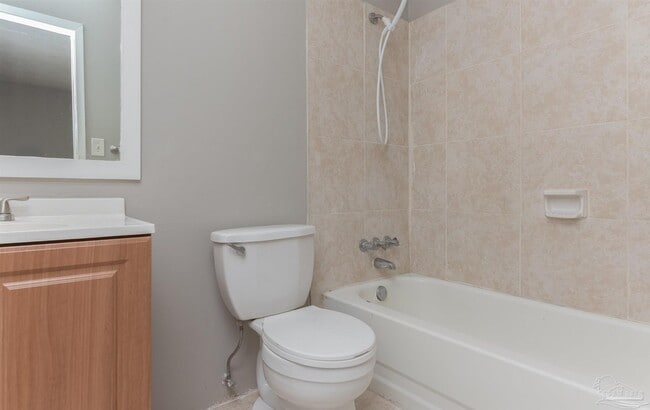 Building Photo - 525 Quigley Rd