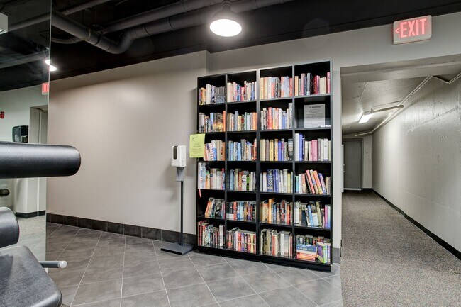 Building Photo - Heart of Old Town!!  Lofted Furnished Rental.  2 Parking Spots. Modern Living Resort!!  Front doo...