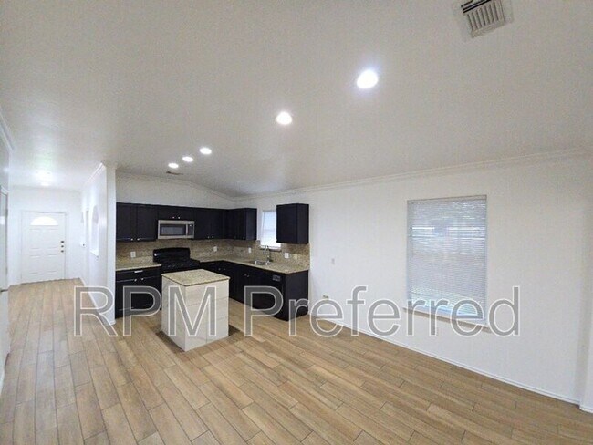Building Photo - 8111 Sanford St