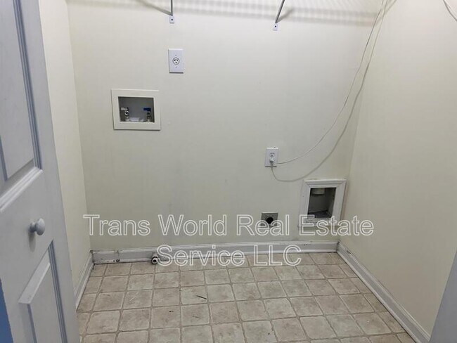 Building Photo - 9821 Alger Trce