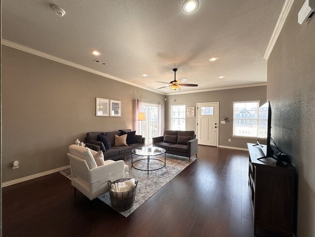 Building Photo - 3807 W Pawnee Rd