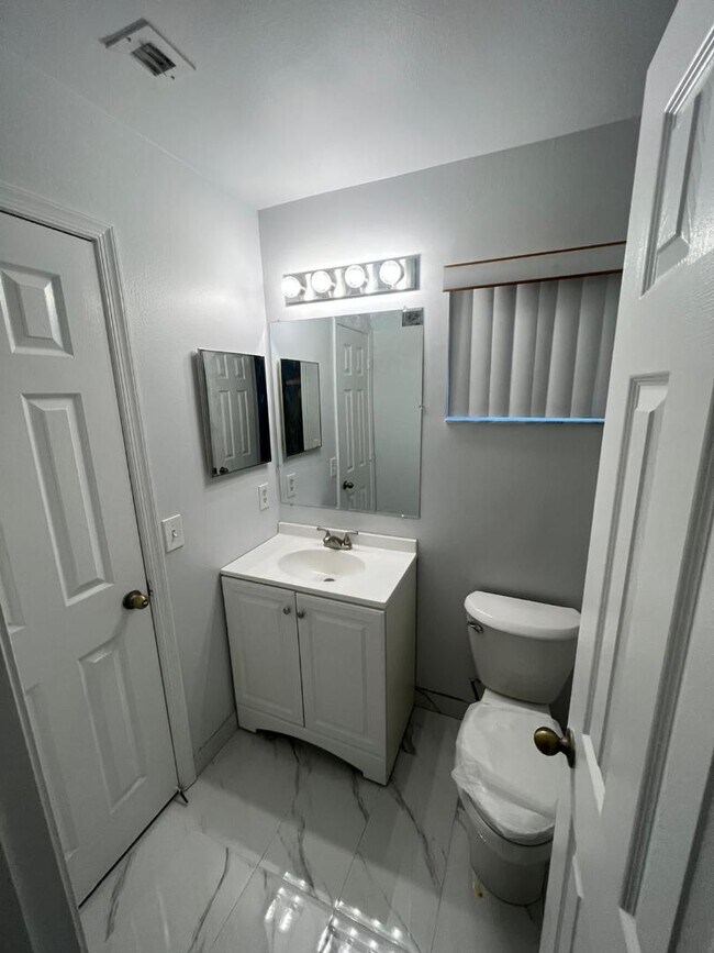 Building Photo - 4160 NW 67th Terrace