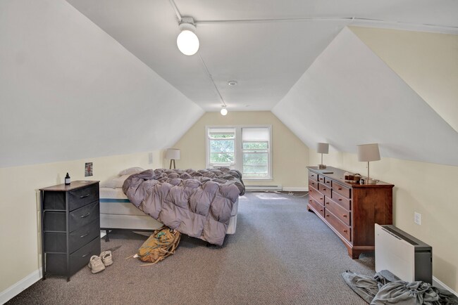 Building Photo - 2137 Maple Ave