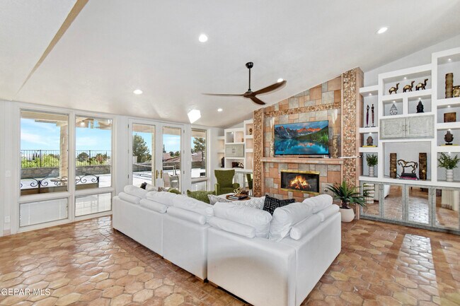 Building Photo - 508 Canyon Springs Dr