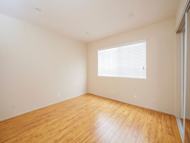 Floorplan - 5317-5311 Denny Ave
