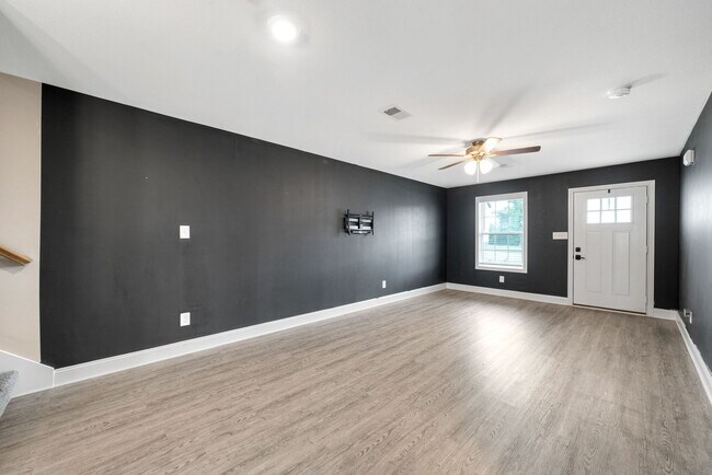 Building Photo - 3058 Ft Sumter Dr