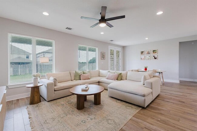 Building Photo - 1104 Lickety Ln