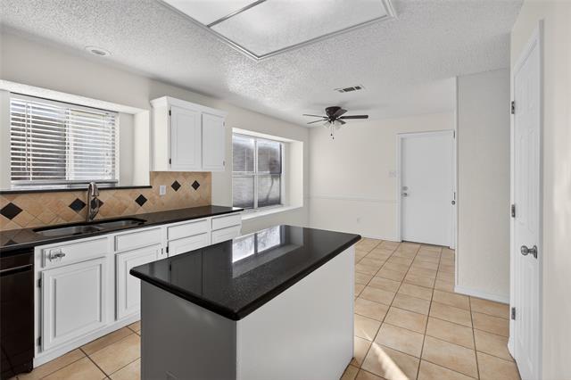 Building Photo - 1302 Silver Maple Dr