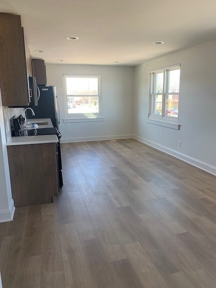 Building Photo - 326 W Main St