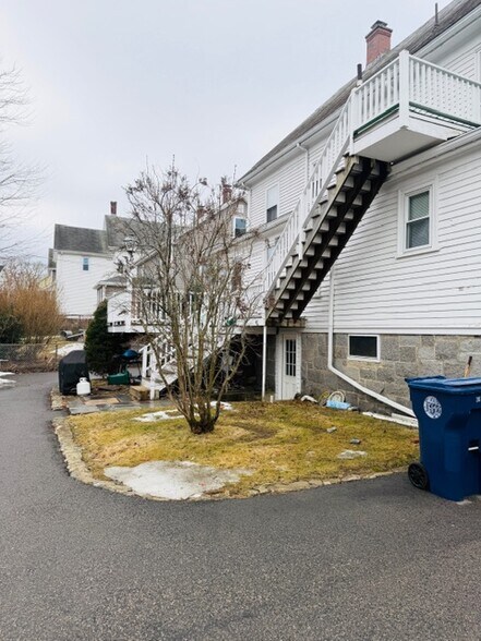 Building Photo - 48 Cook St