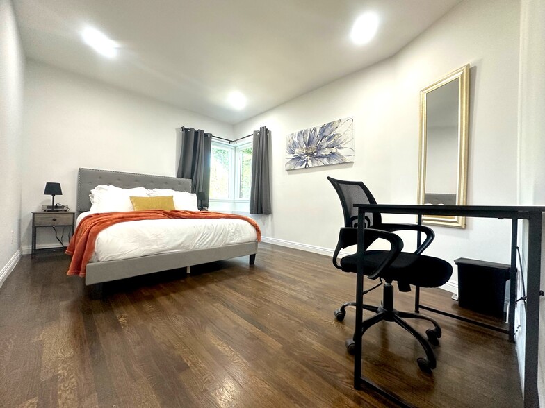 Building Photo - 15732 Covello St