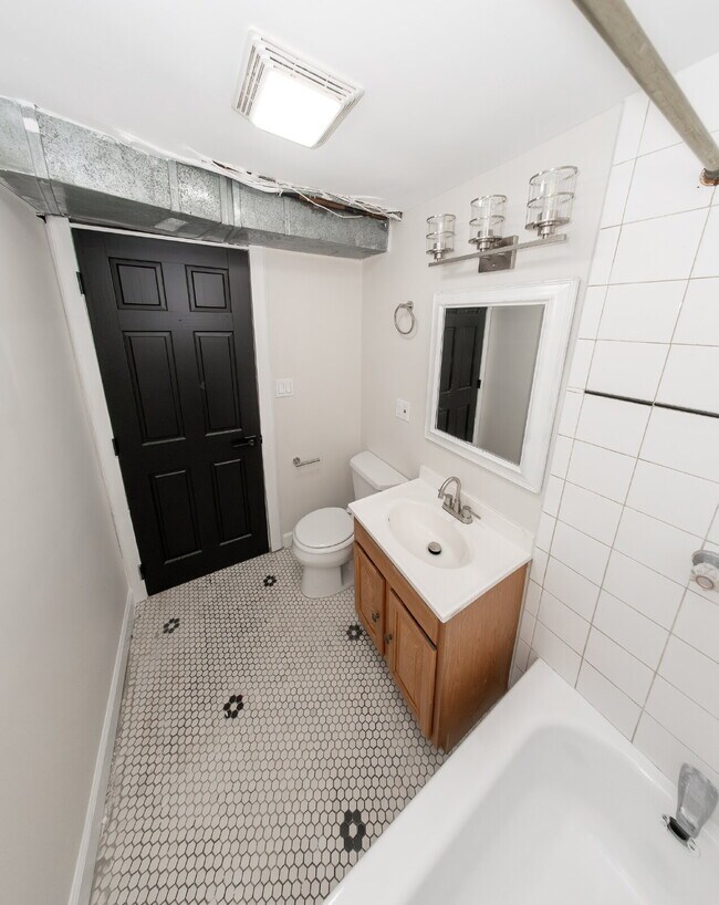 Building Photo - Beautiful 4 Bed 2 Bath home in the heart of Irving Park!