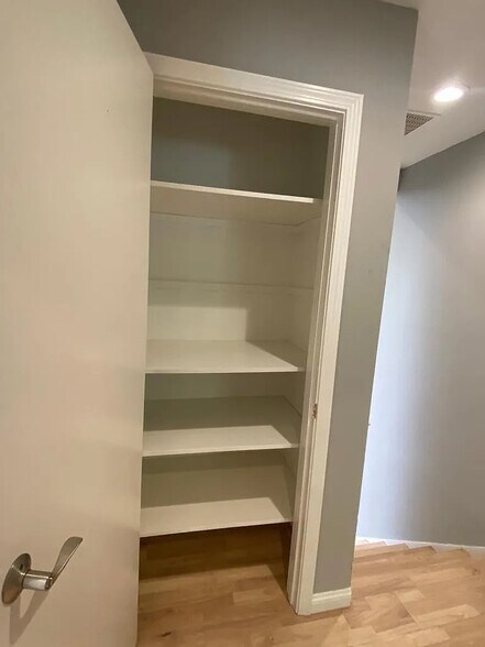 Building Photo - 1344 Merrivale West Sq