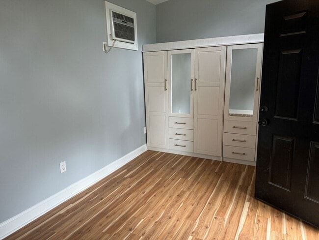 Building Photo - Beautiful Mid-town home 3br/2ba, newly ren...