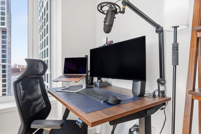 Building Photo - 16 Dupont St