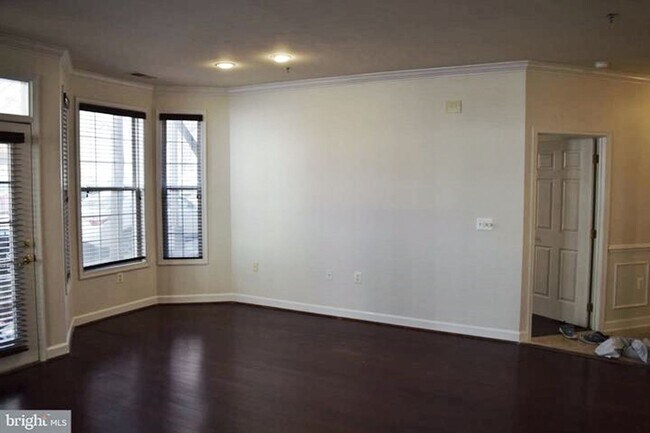 Building Photo - When luxury living, convenience and affordability converge the result is magical! Amazing location!