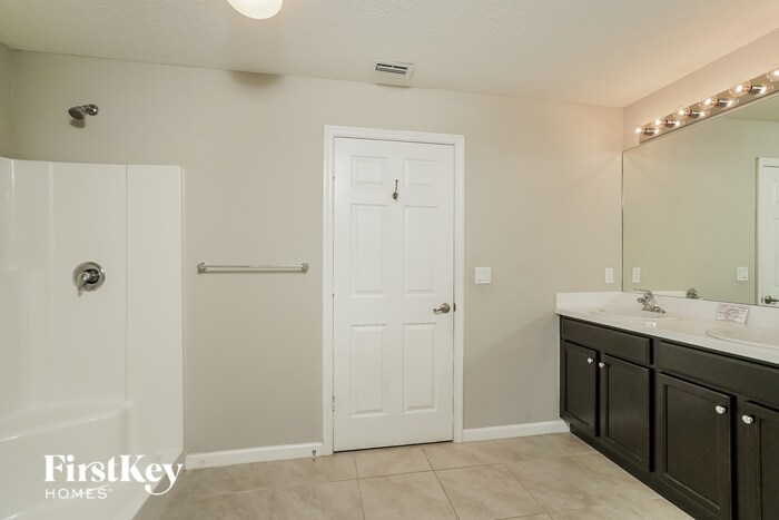 Building Photo - 271 SW Ridgecrest Dr