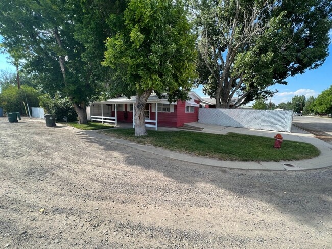 Building Photo - 429 E Pine St